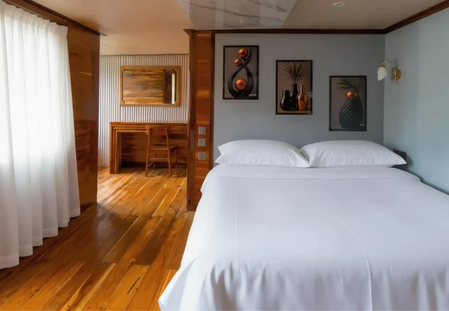 Sandal-Cabin-Naturalia-Cruise
