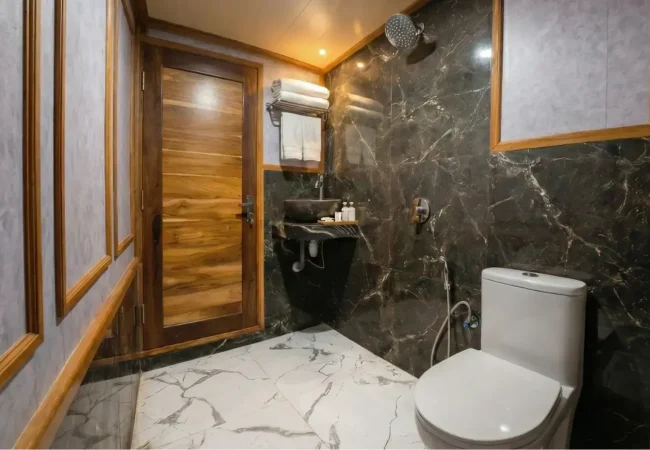 Suite-Cabin-1-Naturalia-Cruise-Bathroom
