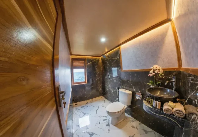 Suite-Cabin-3-Naturalia-Cruise-Bathroom