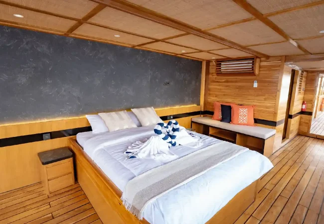 lamborajo_3_royal_master_cabin-3